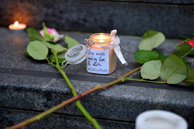 Candle and message at the vigil for Ashling Murphy held at the Guildhall Steps on Friday afternoon. Photo: George Sweeney.  DER2202GS – 081