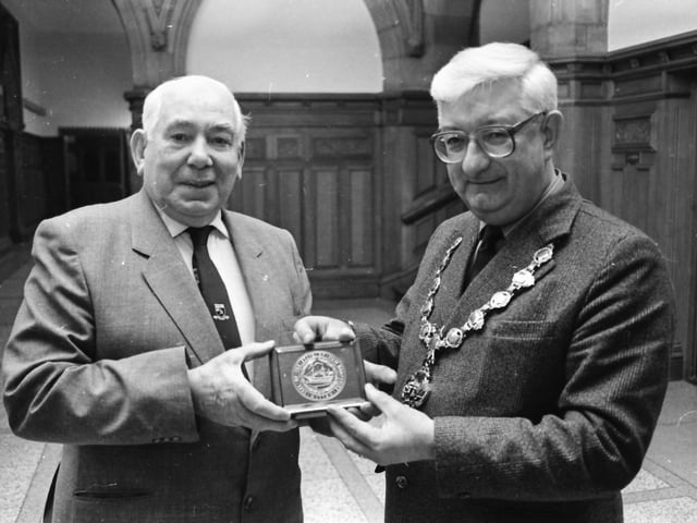 Mr. Jimmy Duffy, who spent Christmas and New Year in America, with his daughter Mrs. Frances Hodgkins, presents a Seal of the State of New Hampshire from Governor John Sununu to the Mayor, Councillor Jim Guy.