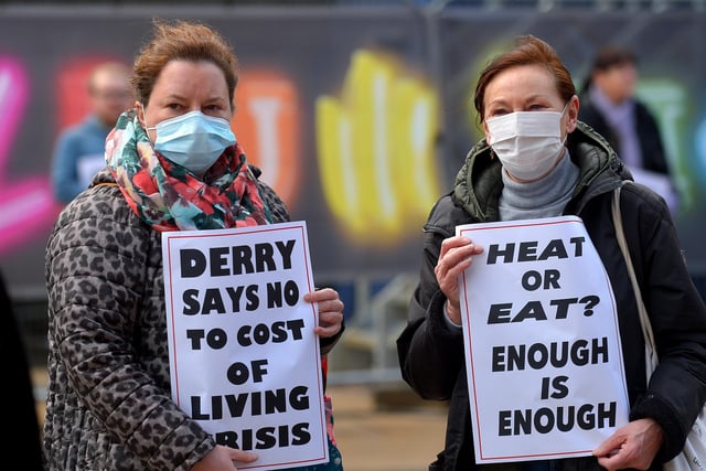 Protestors at the Derry Against Fuel Poverty rally in Guildhall Square on Saturday afternoon last. Photo: George Sweeney.  DER2206GS – 135