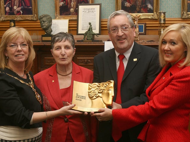 The Mayor of Londonderry Councillor Helen Quigley, who hosted a reception in The Guildhall for Pat Hume, chairman of the Board of Governors at St.Cecilia's College, in recognition of his 'Governor of the Year' accolade at the recent UK DFES Teaching Awards held in London. Included are his wife Bridget Hume (second from left) and Kathleen Gormley, college principal. LS49-515MT.