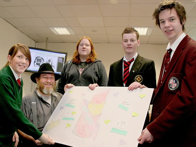 1003e
lecturer Ernest Adams (seated), Game Design Consultant, with student from local schools who took part in a half day computer games designing session at the University of Ulster, Magee Campus. From left are Ciara McCormick, St. Cecilia's College, Scott Olphert, Lisneal College, Martin Crawley, St. Brigid's College and Kyle McSparron, Foyle and Londonderry College.
