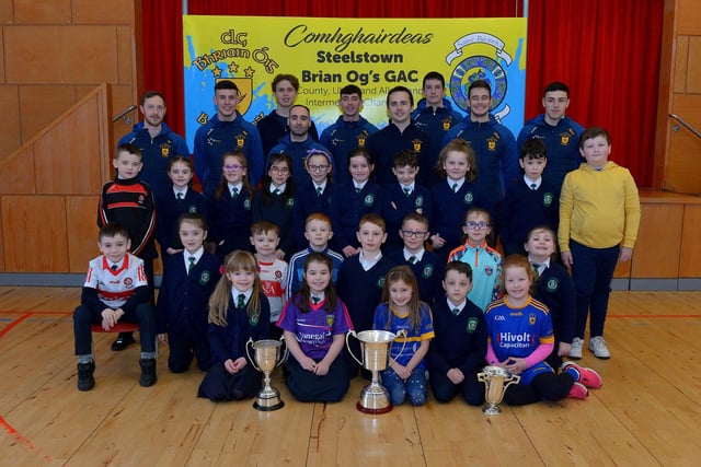 St Patrick’s PS Pennyburn P4 pupils pictured with Steelstown Brian Og’s players Neil Forester, captain, Morgan Murray, Donncha Gilmore, Garth Logue, Jason McAleer, Ciarán Flanaghan, Eoghan Heraghty, Dermot McBride, coach, and Ben McCarron on Friday morning last. Photo: George Sweeney.  DER2208GS – 077