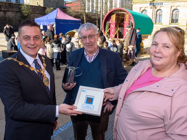 Mayor Graham Warke with Tom McDonald and Nell Donagh at the Traveller Living History Exhibition.