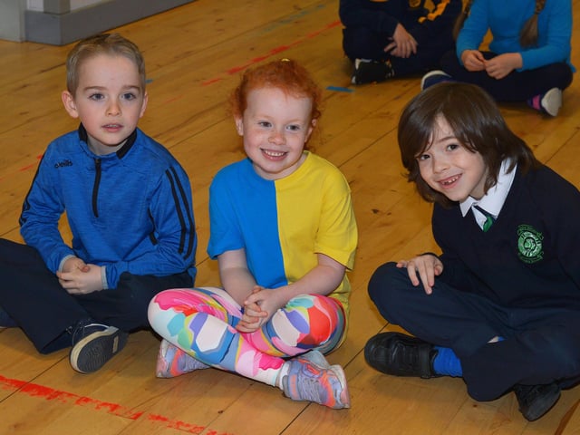 St Patrick’s PS Pennyburn P4 pupils delighted with the visit of Steelstown Brian Og’s to the school on Friday morning last. Photo: George Sweeney. DER2208GS – 088