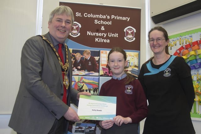 The Mayor of Causeway Coast and Glens Borough Council Councillor Richard Holmes presents a certificate to Holly Dowds who took part in the Energy Innovation Challenge. Also included is Holly’s mum Mrs Roisin Dowds