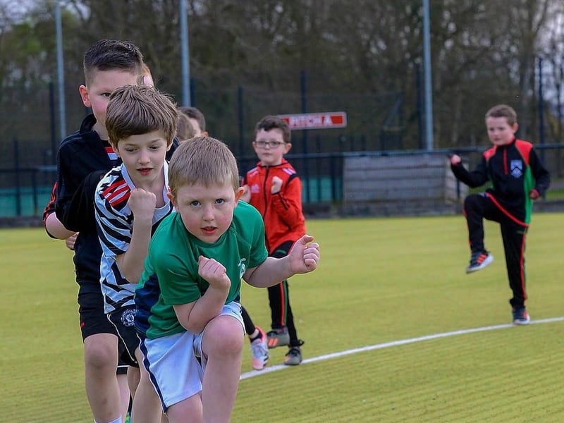 Doire Trasna nursery footballers knees-up exercising during a training session at the Foyle Arena recently. DER2115GS – 067