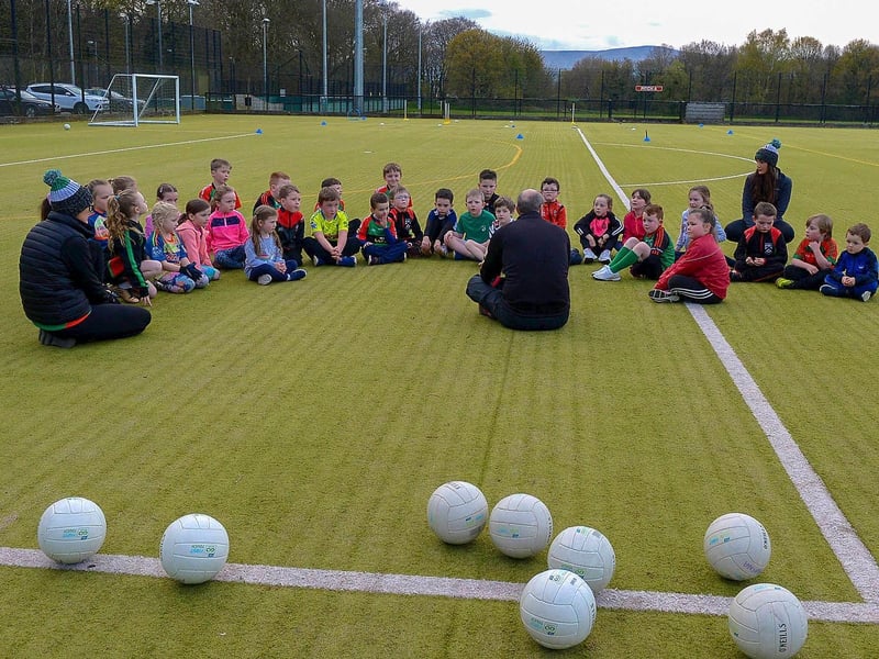 Doire Trasna coach Nicole, Paul and Áine Simpson meet nursery footballers during a training session recently at the Foyle Arena. DER2115GS – 072