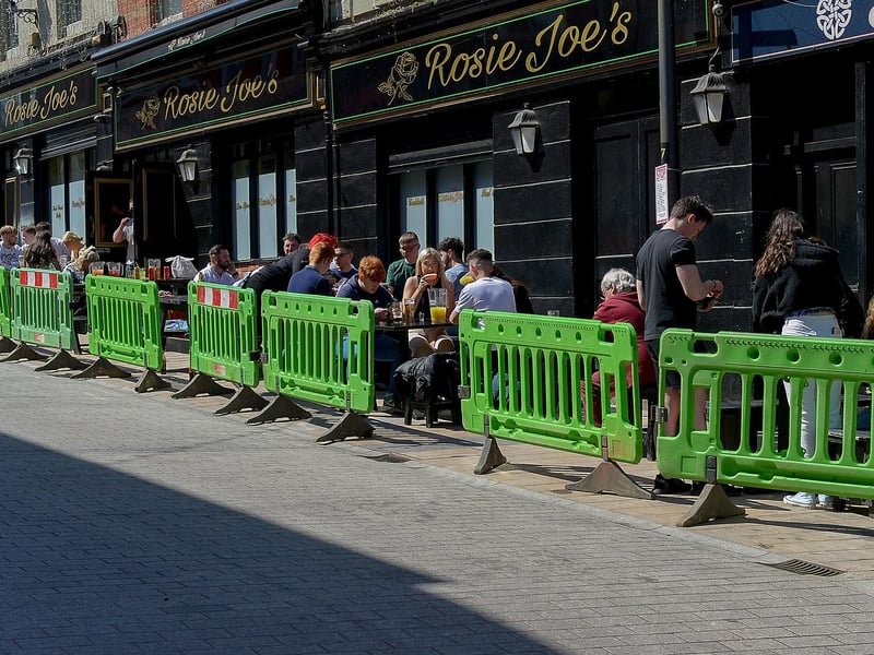 Pubs with an outdoor service were busy over the Bank Holiday weekend as lockdown restrictions were further eased. Photo: George Sweeney / Derry Journal. DER2117GS - 049
