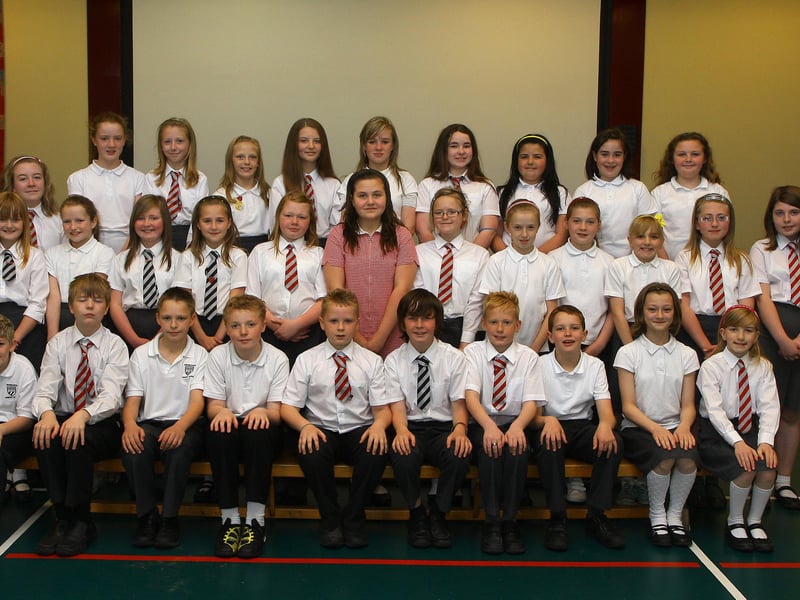 Drumahoe PS P7 leavers with class teacher Laura Hegarty.  INLS 2311-505MT.