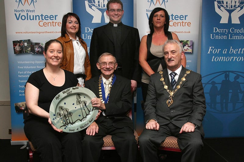 Members from Reach Across, collecting prize at the Foyle Volunteer Awards held in The Everglades Hotel. From left (seated) are Yvonne Heaney, Jim Travers, president, Derry Credit Union, sponsors, and the Mayor of Londonderry Alderman Drew Thompson. Standing, Teresa McLaughlin, Rev. Fr. Dermot McGill, chairman, North West Volunteer Centre and Kim O'Donnell.  LS50-549MT.