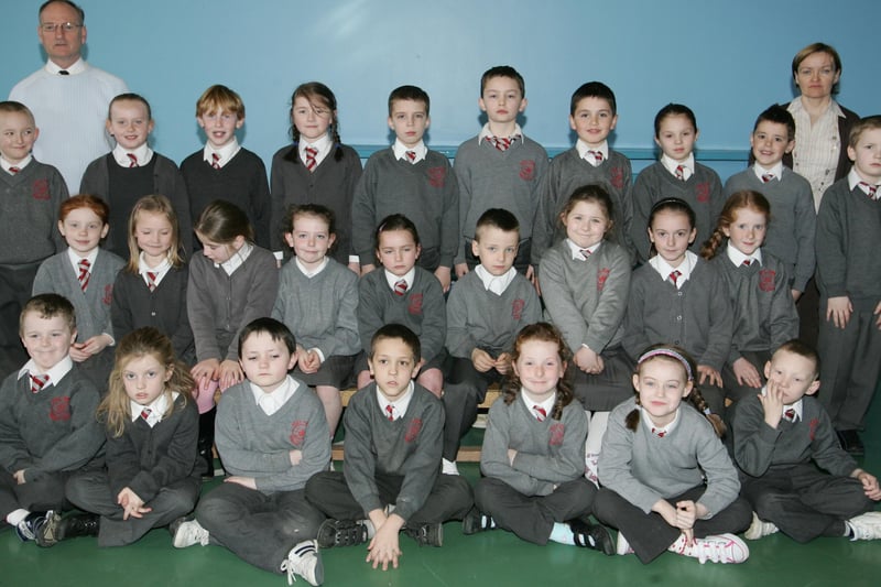 Holy Family PS students who completed their Paired Reading course pictured with teachers Tommy McDermott and Fiona McGinty.  (1104JB19)