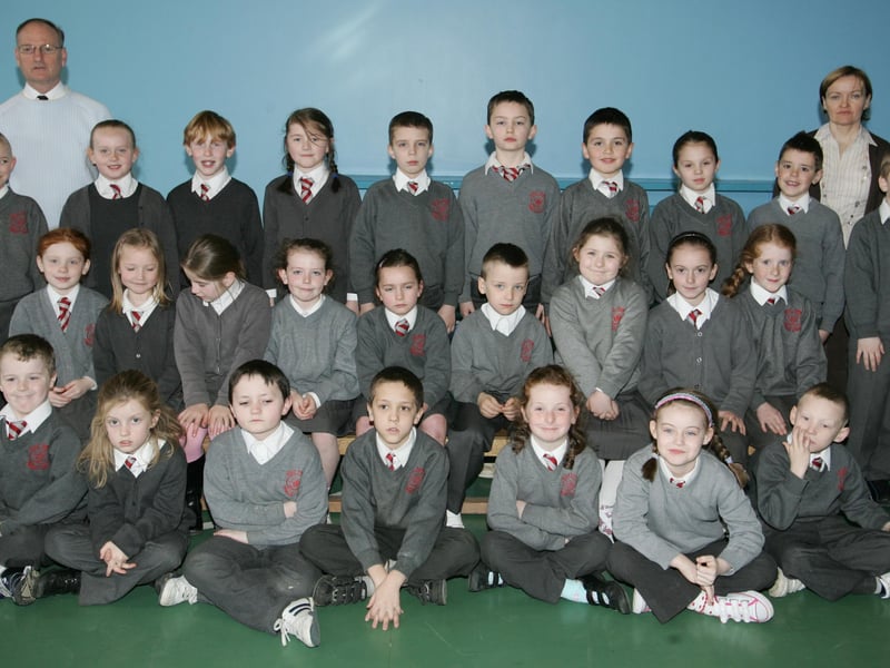 Holy Family PS students who completed their Paired Reading course pictured with teachers Tommy McDermott and Fiona McGinty. (1104JB19)