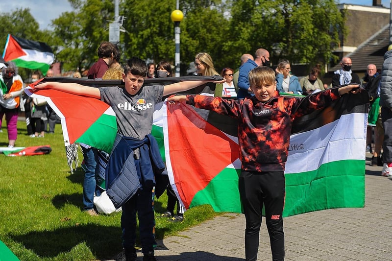 Young protestors at the Palestinian solidarity Rally at Free Derry Wall on Saturday after last. Photo: George Sweeney. DER2120GS – 059