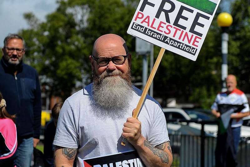Protestor at the Palestinian solidarity Rally at Free Derry Wall on Saturday after last. Photo: George Sweeney. DER2120GS – 058