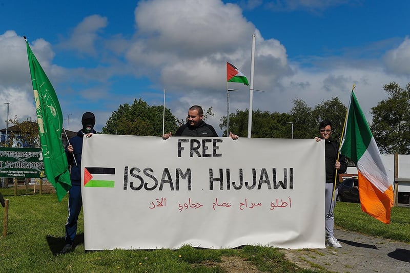 Demonstrators at the Palestinian solidarity Rally at Free Derry Wall on Saturday after last. Photo: George Sweeney. DER2120GS – 057