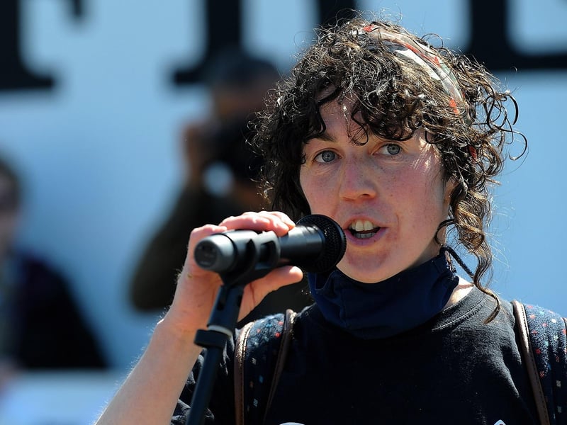 Colr. Maeve O’Neill speaking at the Palestinian solidarity Rally at Free Derry Wall on Saturday after last. Photo: George Sweeney. DER2120GS – 073