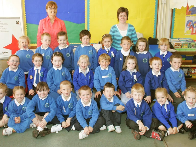 The children of primary one class at Termoncanice Primary School in Limavady with their teacher Kate Connolly and classroom assistant Sharon Harkin. LV39-705MML