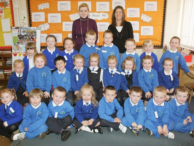 Smiling primary one's at Termoncanice Primary School with classroom assistant Oonagh Hartin and teacher Caroline O'Kane. LV39-704MML