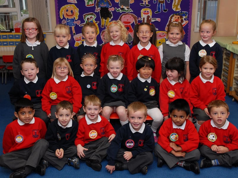 The P1 'T' class at Lisnagelvin Primary School. LS39-129KM