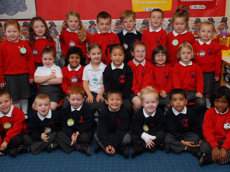 The P1 'D' class at Lisnagelvin Primary School. LS39-130KM
