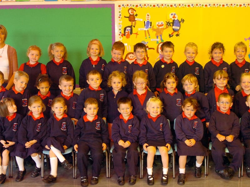 P1 pupils from Broadbridge Primary School with Nicole Doherty, classroom assistant, and Natalie McLaughlin, teacher. (1409PG36)