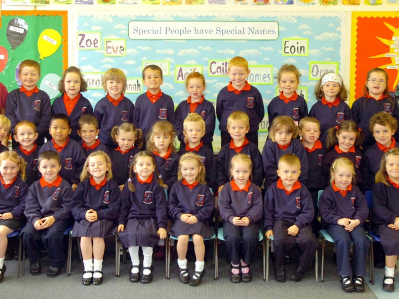 P1 pupils from Broadbridge Primary School with Celina McCormick, classroom assistant, and Paula Quinn, class teacher. (1409PG35)
