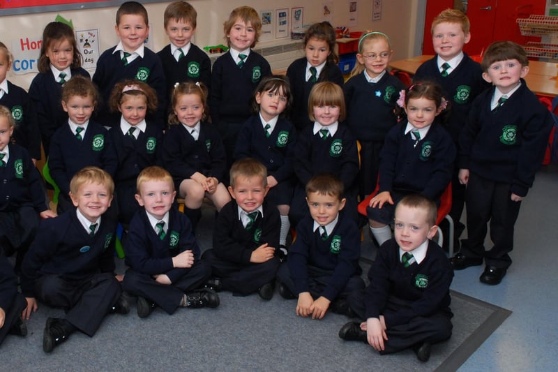 The P1 '3' class at St. Patrick's Primary School, Pennyburn. LS39-189KM