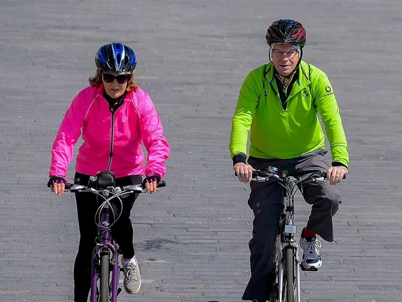 Cyclists enjoy the sunshine, in Ebrington Square, on Sunday afternoon last. DER2120GS – 002