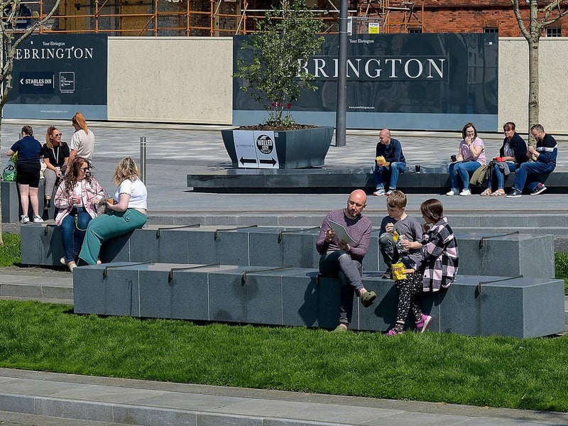 The mild weather on Sunday last attracted people to Ebrington Square. DER2120GS – 004
