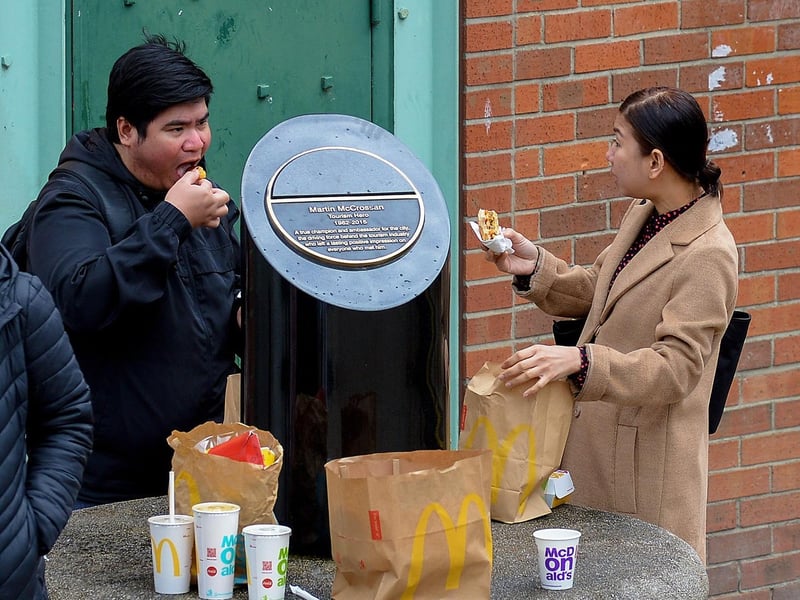Shoppers have a break in the city centre recently. DER2119GS – 008