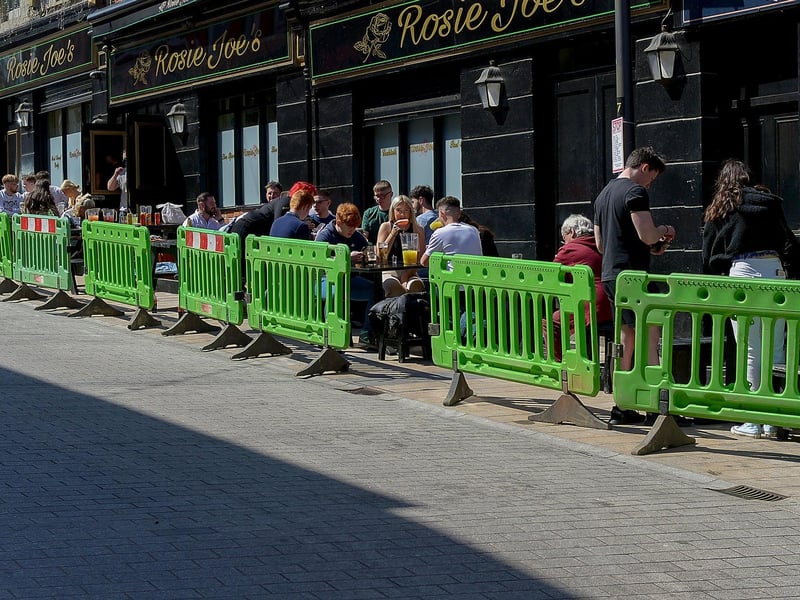 Pubs with an outdoor service were busy over the Bank Holiday weekend as lockdown restrictions were further eased. Photo: George Sweeney / Derry Journal.  DER2117GS - 049