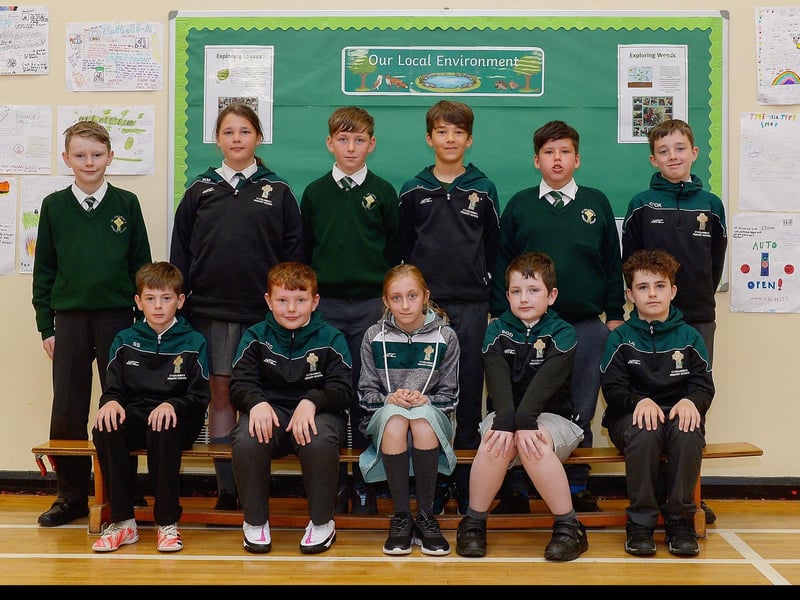 Mr Doyle’s P7 class at St Columba’s Primary School, Derry. DER2123GS – 058