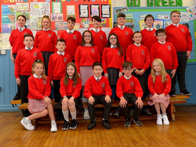 Mr J. Kennedy’s P7 class, St Eugene’s Primary School, Derry. DER2122GS - 032