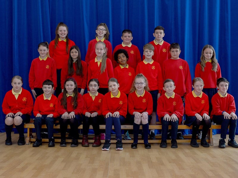 Mr Feeney’s P7 class, Steelstown Primary School, Derry. DER2121GS – 042