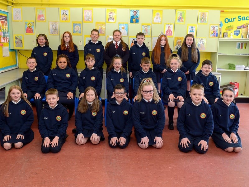 Mr Delargy’s P7 class, Holy Child Primary School, Derry. DER2121GS – 047