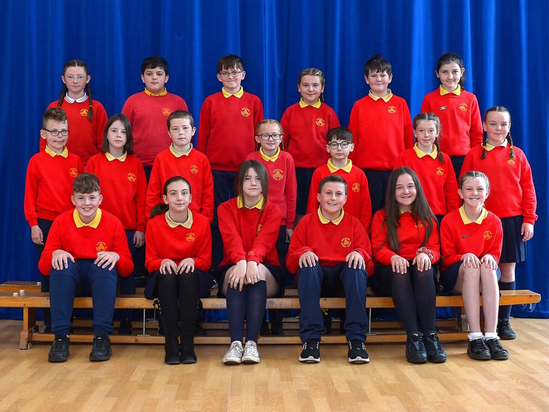 Miss Barrett’s P7 class, Steelstown Primary School, Derry. DER2121GS – 043