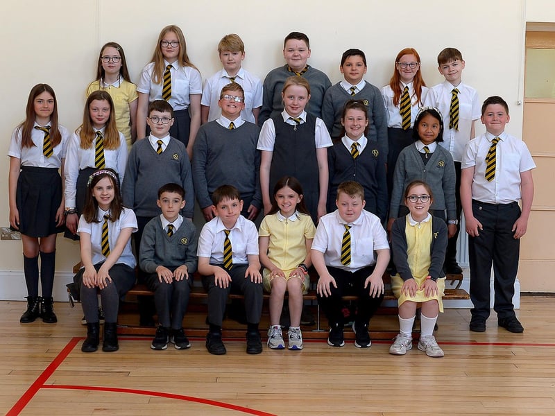 Mr. Bradley’s P7 class at the Model Primary and Nursery School, Derry. DER2121GS – 037