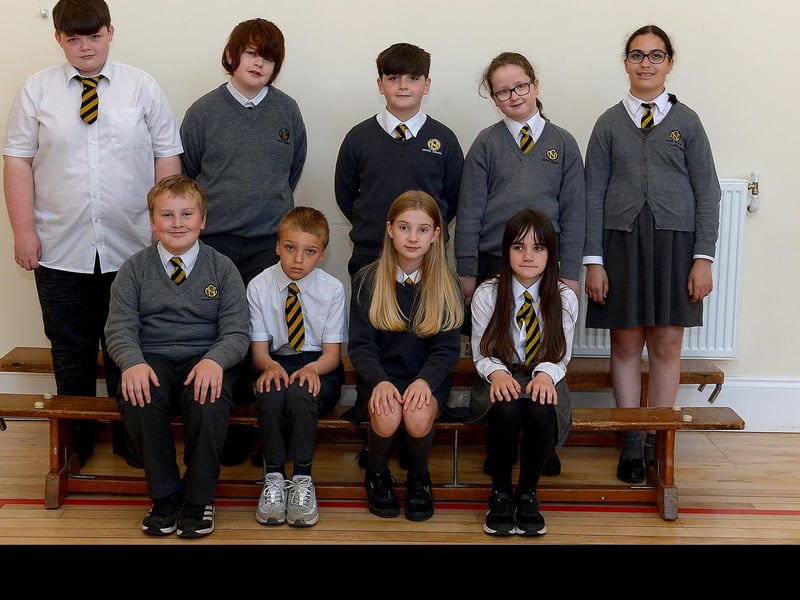 Mr. Morrison's P7 class the Model Primary and Nursery School, Derry. DER2121GS  036