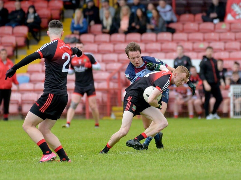 Sean Dolans Caoimhin Thompson under pressure from Glack’s Ryan Morgan. (Photo: George Sweeney)