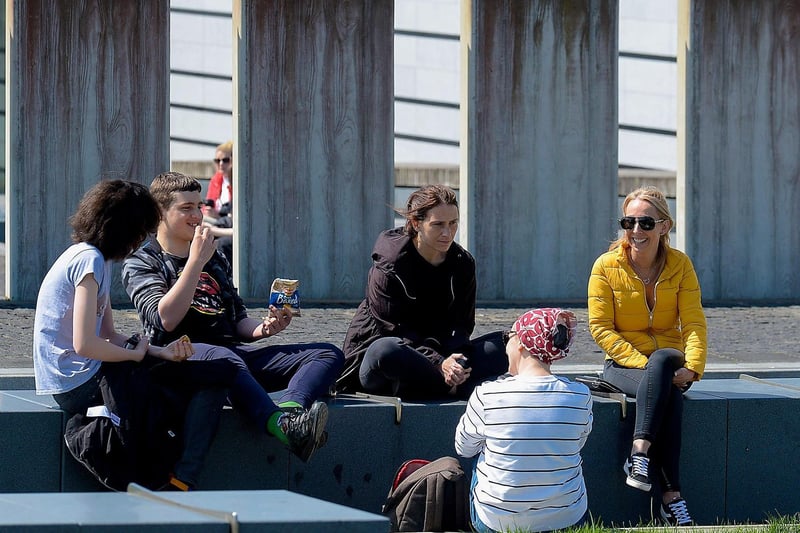 People enjoy the craic and the sunshine in Ebrington Square on Sunday afternoon last. DER2120GS – 006
