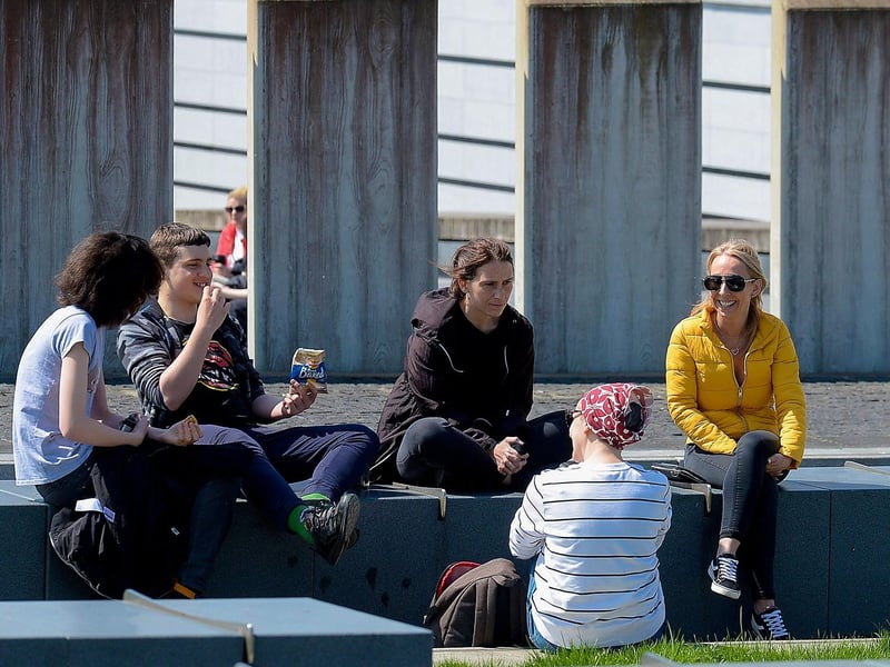 People enjoy the craic and the sunshine in Ebrington Square on Sunday afternoon last. DER2120GS – 006