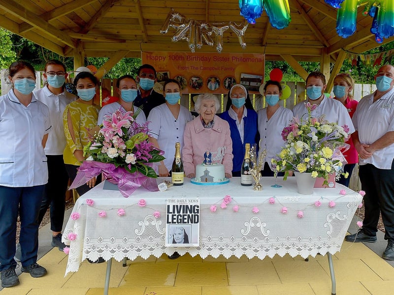 Sr. Philomena Donaghey who celebrated her 100th birthday at Nazareth House Fahan yesterday afternoon pictured with care staff at the nursing home. DER2122GS – 053