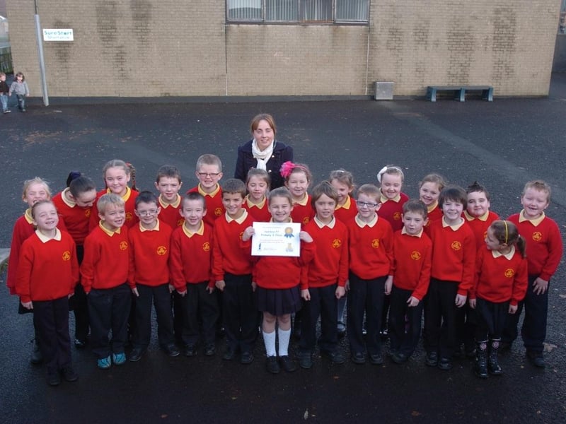 P3 pupils from Steelstown ps pictured with Fionnuala McCartney, Off the streets, after completing a 4 week play programme facilitated by off the streets. (1911SL07)
