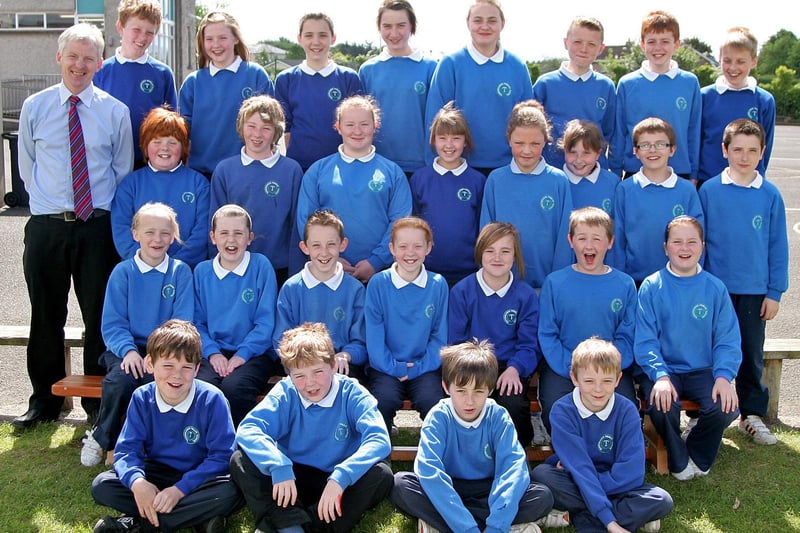 Mr McCloskey and his P7 leavers class at Termoncanice Primary School. 1706JM24