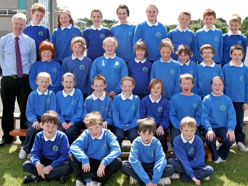 Mr McCloskey and his P7 leavers class at Termoncanice Primary School. 1706JM24