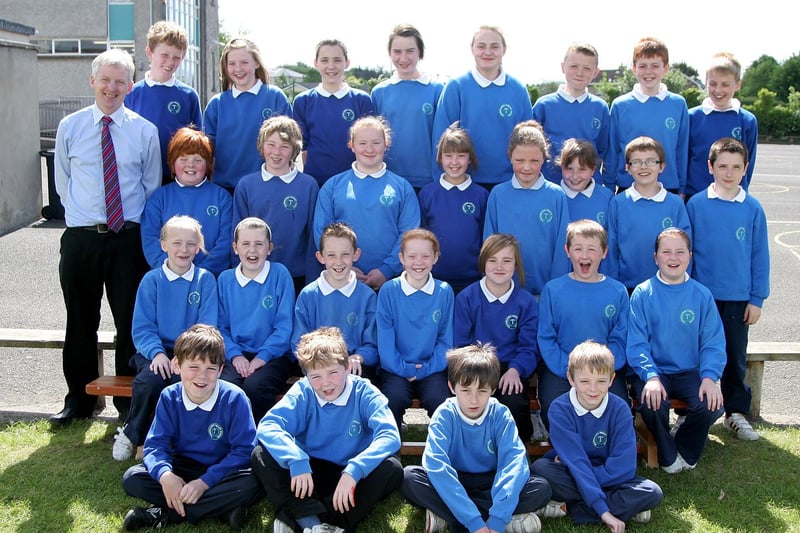 Mr McCloskey and his P7 leavers class at Termoncanice Primary School. Picture Inpresspics.com. LV21-470MMCK10
