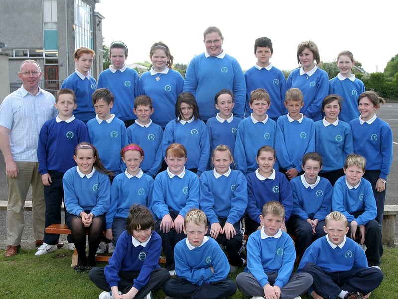 Mr Hegarty and his P7 leavers class at Termoncanice Primary School. Picture Inpresspics.com. LV21-471MMCK10