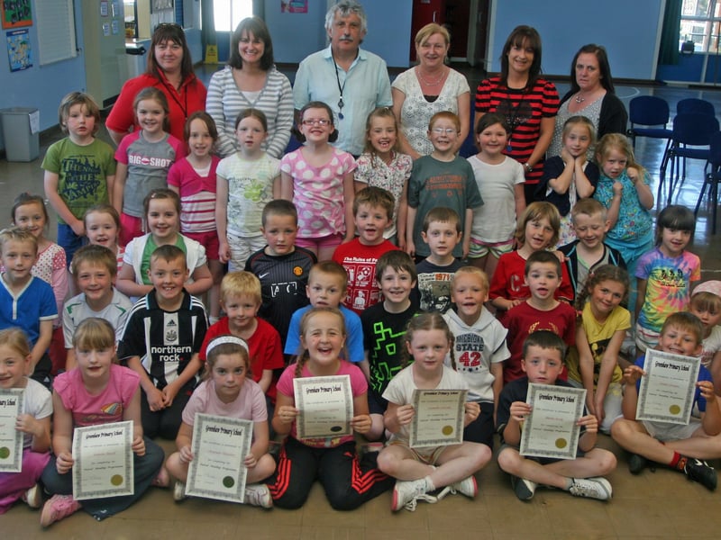 Greenhaw PS P3 pupils who received their Paired Reading Certificates at the school this week. At back are teachers and classroom assistants. 1106JM43