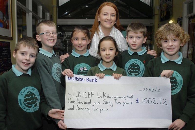 Louiseanne Quinn, teacher, pictured with some of the pupils, from left, Ryan Kyle, Euan Stanley, Deirbhlie Herron, Emma Borland, Conor Bratton and James Cochrane, who took part in a Silver Coin Line competition held at Oakgrove Integrated Primary School to raise £1,062.72 for the UNICEF Pakistan Emergency Appeal. INLS4610-112KM