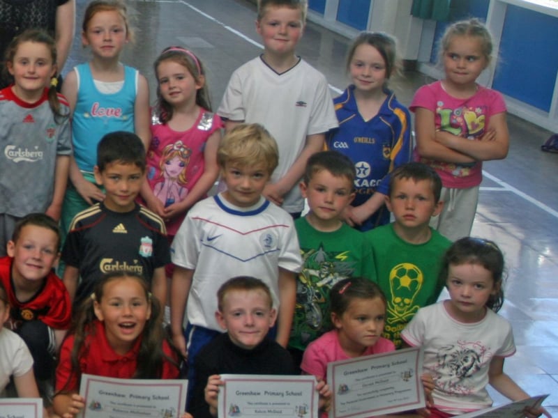 Greenhaw PS P2 pupils who received their Paired Maths Certificates at the school this week. At back are teachers and classroom assistants. 1106JM44